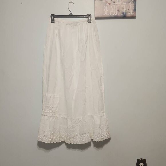 No Brand Dresses & Skirts - Vintage Dressed in White size L XL Lace Ruffle Tiered Maxi Skirt Boho Pocket